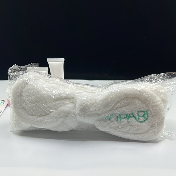 Kopari Spa Day GiftSet plush headband cleanser body wash pink soufflé body mask - Picture 4 of 5